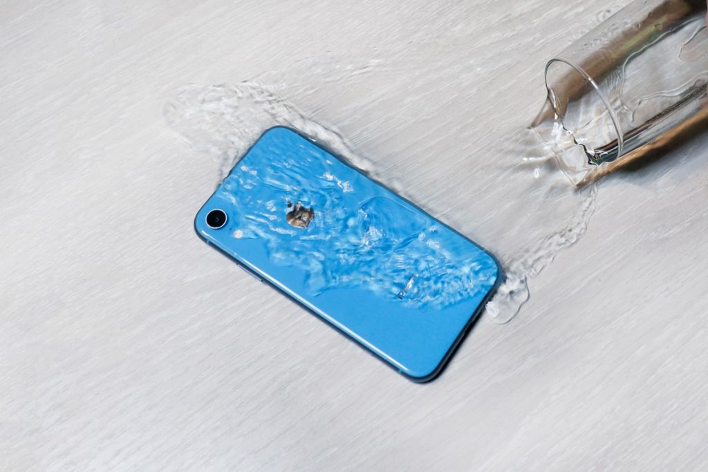 telefon rezistent la apa, telefon waterproof